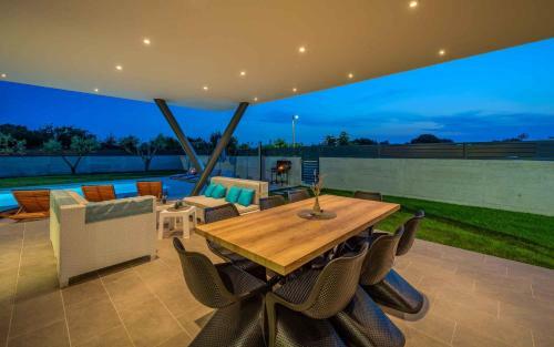 Holiday Home In Mali Vare?ki/istrien 37975