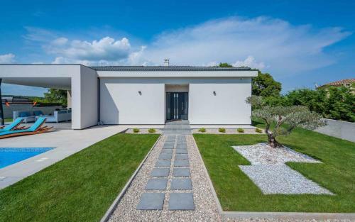 Holiday Home In Mali Vare?ki/istrien 37975