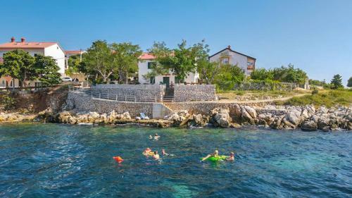 Holiday House "figurica" Lun