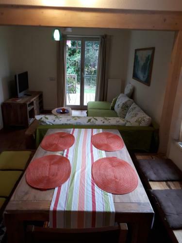 Holzhaus Mit Gr�ner Aussicht Zum Erholen
