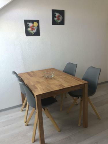 Apartment 28 O M