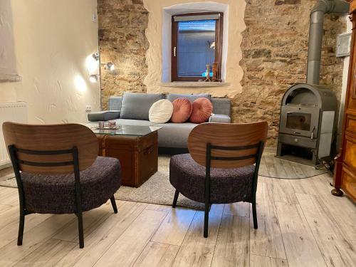 Eifelstein, Apartment Mit Whirlpool Und Ofen
