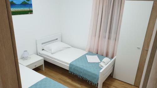 Hostal Korina Apartments Mandre