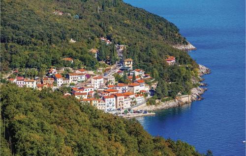 Amazing Home In Lovran With 2 Bedrooms