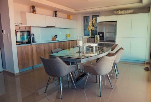 Luxury Apartments White Villa Violeta