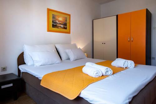 Apartments Lazari?