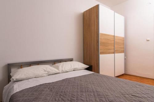 Apartments With A Parking Space Vrsine, Trogir - 16733