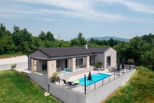 Beautiful Villa Anthea Paola