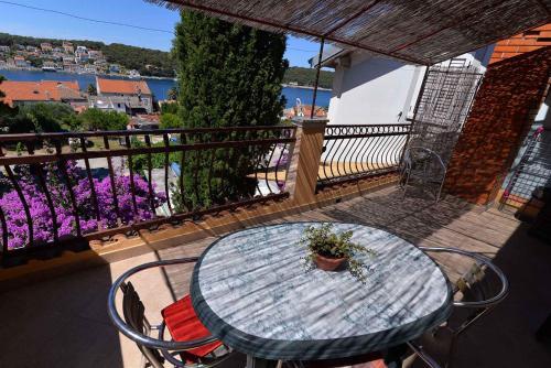 Apartment In Mali Losinj 33349