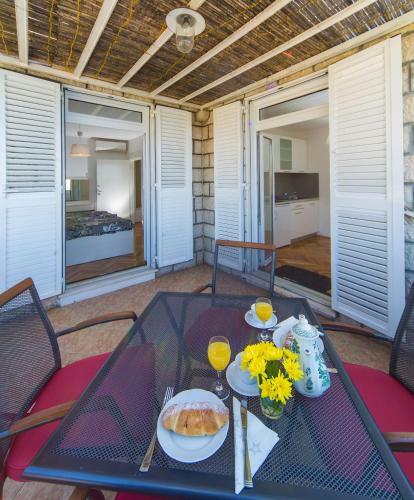 Hostal Apartment Residence Narona