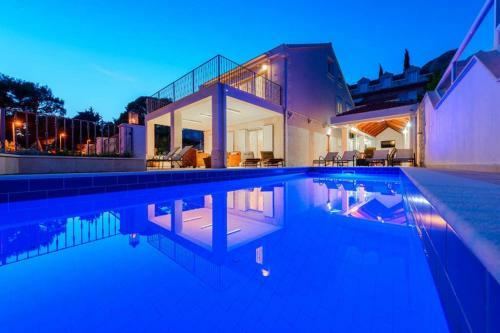 Villa Mlini With Private Pool And Sea View