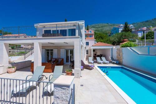 Villa Mlini With Private Pool And Sea View