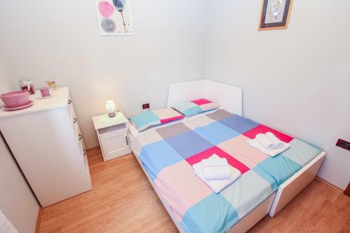 Hostal Holiday Home M&e