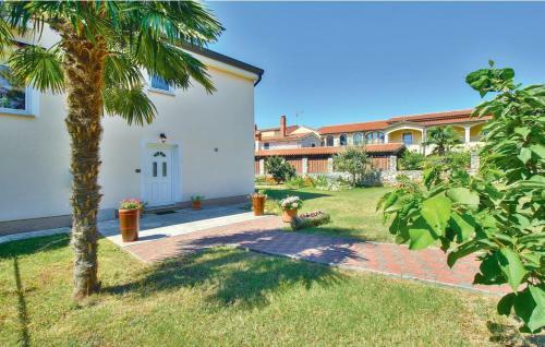 Hostal Holiday Home M&e