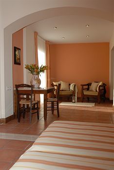 Hotel Golden View (.)
