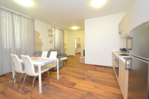 Stella Apartments