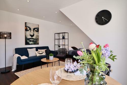 Sunset Apartment: Free Parking + Balcony + Netflix