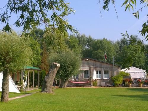 Holiday Home On The Backwaters, L�tow