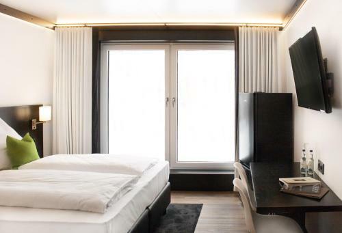 Nhi Hotel