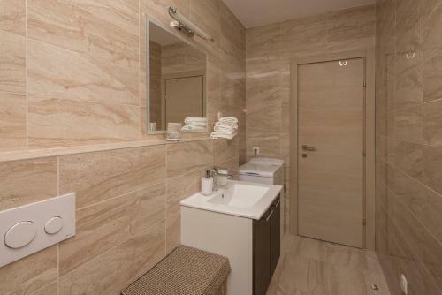 Hostal Apartments Villa Hadria