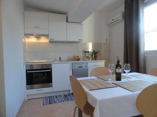 Apartments Anica 2