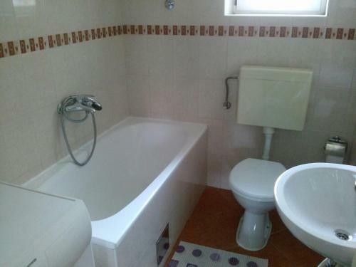 Apartment For 6 In Makarska Centar