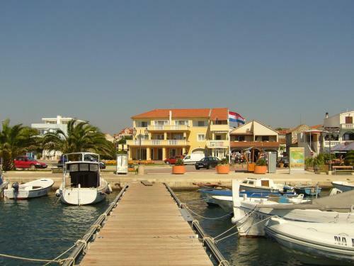 Buco Seafront Apartments & Fastfood