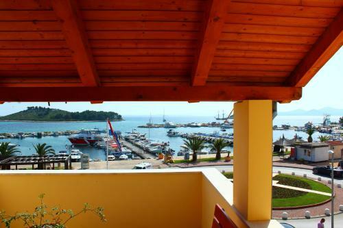 Buco Seafront Apartments & Fastfood