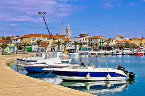 Buco Seafront Apartments & Fastfood