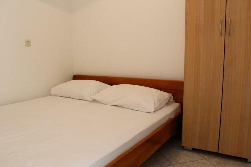 Buco Seafront Apartments & Fastfood