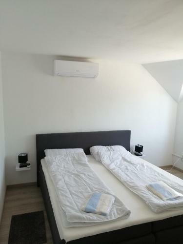 Apartment Happy 3, Pakostane