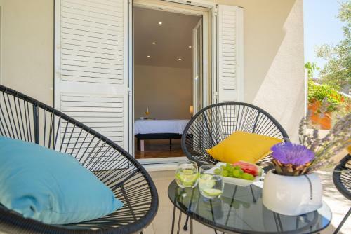 New! Luxury Garden Apartment