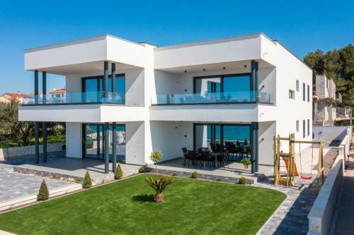 Luxury Apartment Sea