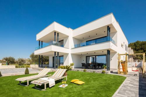 Luxury Apartment Sea