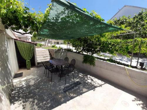 Spacious Apartment With Terrace Near The Beach