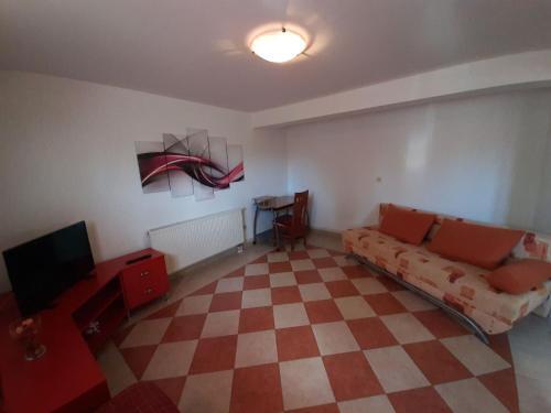 Spacious Apartment With Terrace Near The Beach