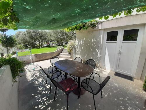 Spacious Apartment With Terrace Near The Beach