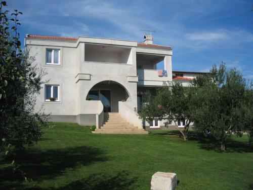 Nice Apartment With Covered Balcony And Sea View