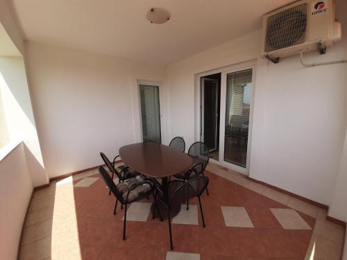 Comfortable Apartment With Covered Terrace And And Sea View