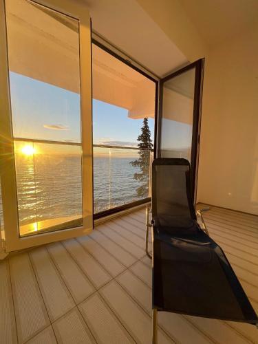 First Row To The Sea - Nautilus Deluxe Apartment
