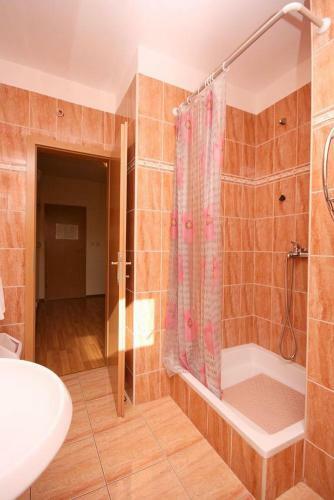 Apartments With Wifi Omis - 4654