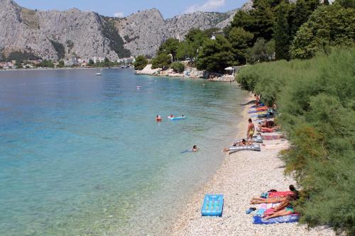 Apartments By The Sea Omis - 8334