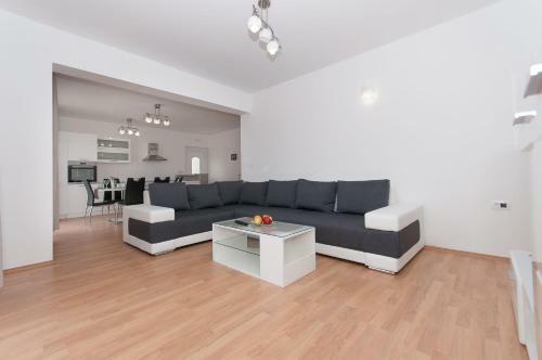 Apartman Mira- Omis