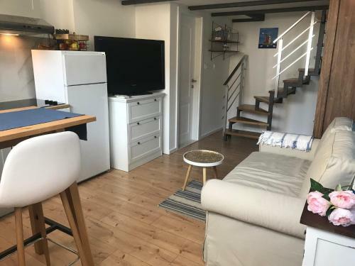 Omi? Sweet Navy Apartment