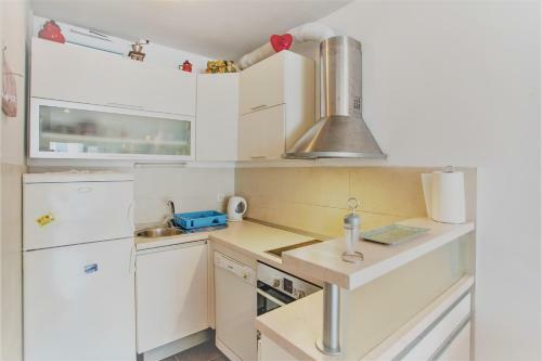 Ap Glorija - 2 Bedroom Apartment In Omis