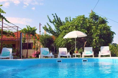 Villa Sunflower House With A Pool