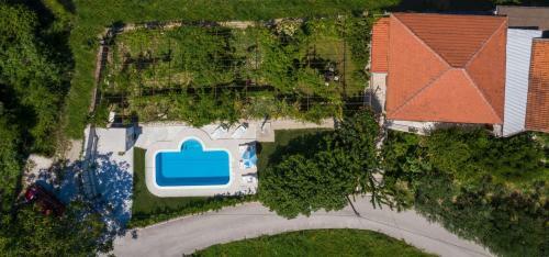 Villa Sunflower House With A Pool