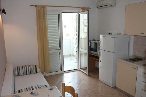 Omi? Du?e Sandy Beach Apartments Mare