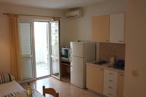 Omi? Du?e Sandy Beach Apartments Mare