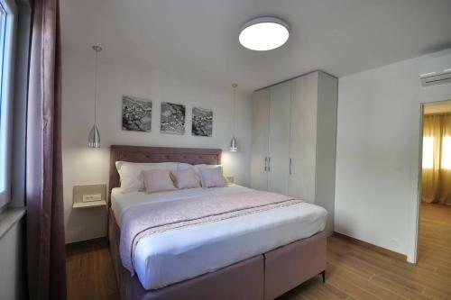 Villa Iva With Sea View And Pool